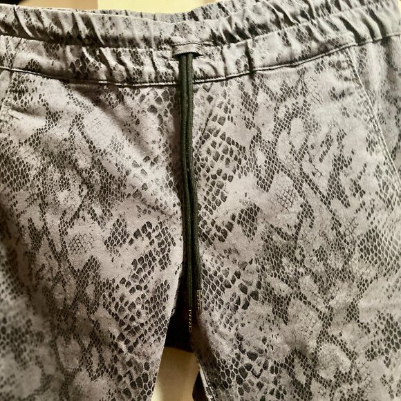 Flog Shely Gray/Black Python Snake Pants with Tie, size 28 - Picture 3 of 6